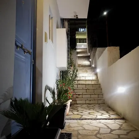 Anel Apartamento Himare