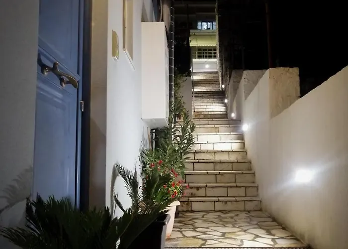 Anel Apartament Himara